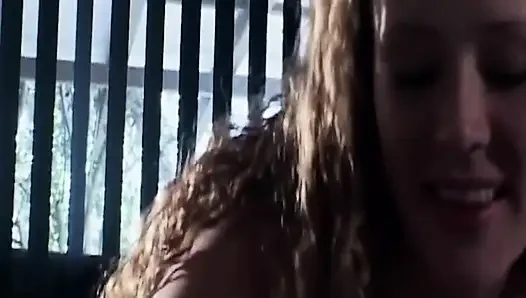 Reife rothaarige MILf nimmt zwei pulsierende schwänze hart