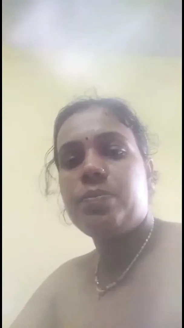 Horny Indian Bhabhi Showing Her Boobs And Pussy Fingering