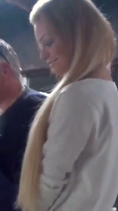 Junges Maedchen fickt fuer 100 Euro mit Opa | Clip 1