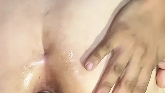 Steck es in meinen arsch und mein gesäß mit einem großen schwanz in einem indischen tamilischen porno-video.