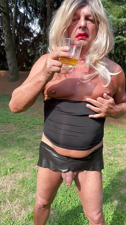 Shemale kassy54 piss public
