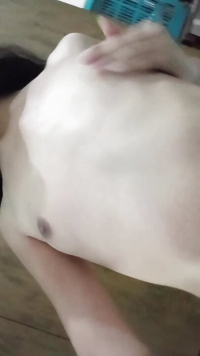 POV: Ik ben geil en ik begin op het speeltje te zitten terwijl je naar me kijkt