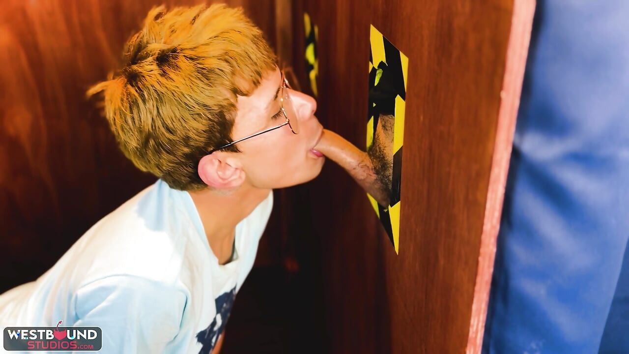 Fața lui Marco Samuel udată de spermă