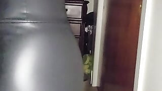 Mokri pogled, obožavanje guzice