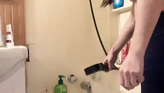 Hana cuci rambut di bak mandi toket kecilnya enak banget