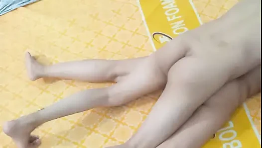 Suami seksi india kepergok lagi mesra-mesraan sama istriku yang super sange sampai aku crot di dalam!