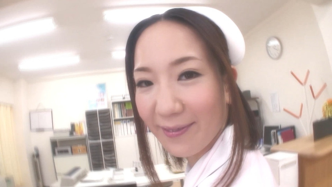 Vacker japansk sjuksköterska knullas hårt av läkaren
