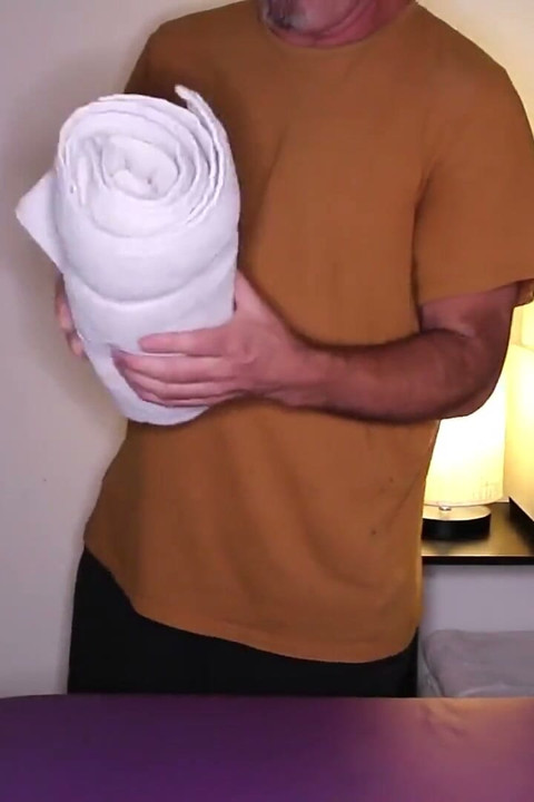 Bystiga terapeuten Mj ger JOE en långsam sensuell gnugga och mjölkar honom torr
