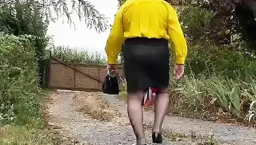 Bir akşam için burjuva gibi giyinmiş