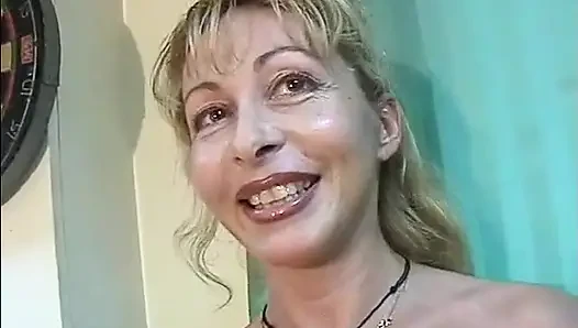 Стриптиз-интервью Isabelle