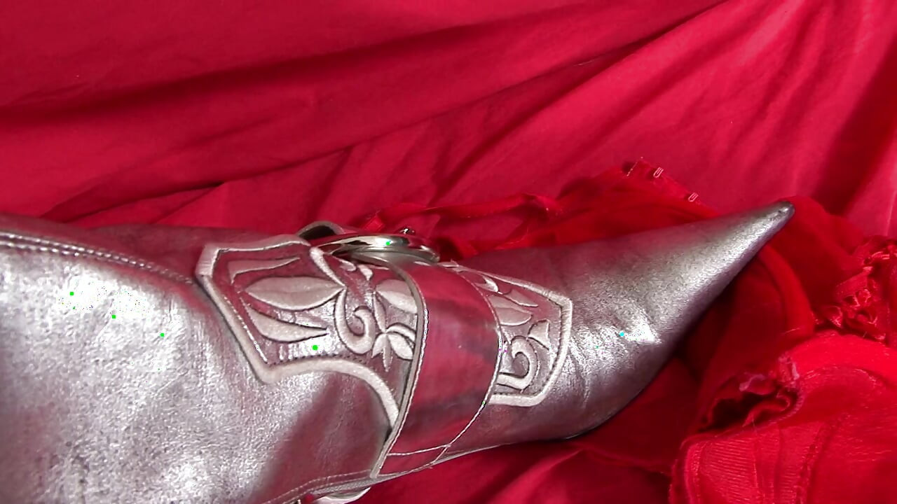 She loves to put her dildo in her tight pussy and masturbate