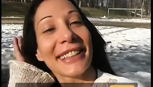 Лесбиянка лижет волосатую киску