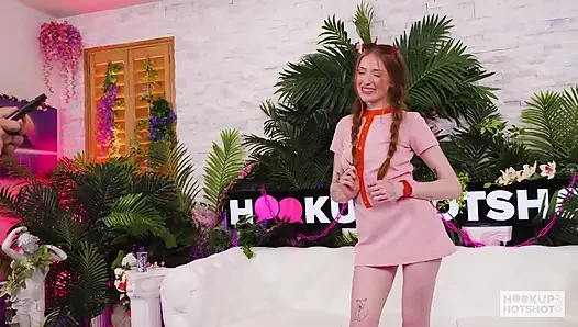 Lola grant si cewek cantik rambut merah lagi asik dientot gaya doggy sampai kakinya menganga lebar
