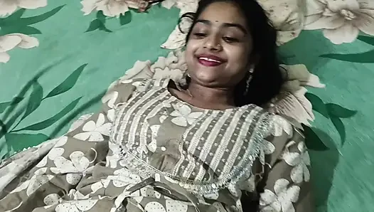 Kunjungan tengah malam ke kamar saudara tiriku malam-malam penuh gairah
