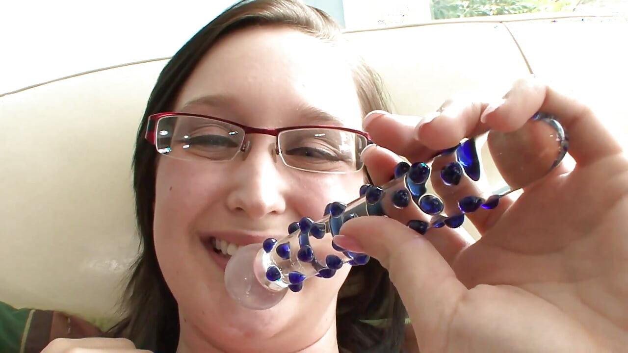 Brunette teen loves to deepthroat cocks