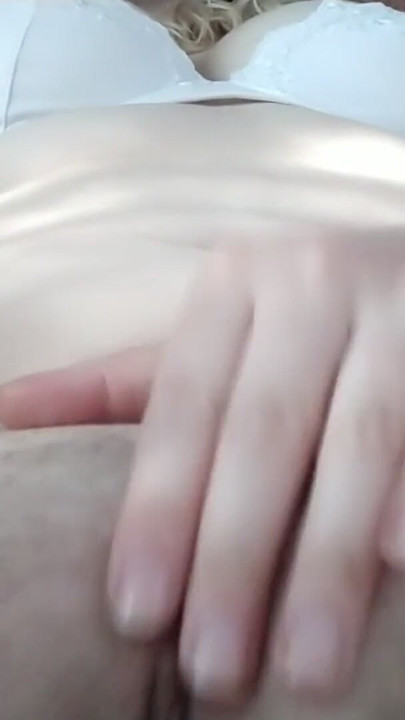 Cute young girl with a narrow hole violently cums in the morning | Clip 1