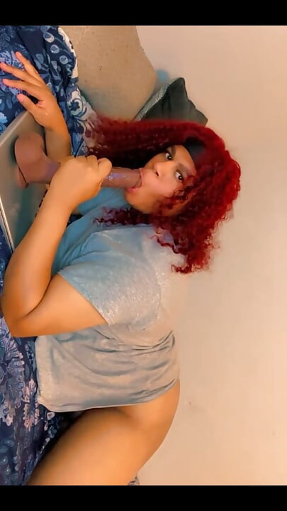 Chupando meu grande vibrador preto lento e desleixado