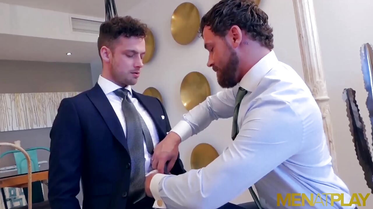 MENATPLAY - Gay hunks Damon Heart and Logan Moore anal breed