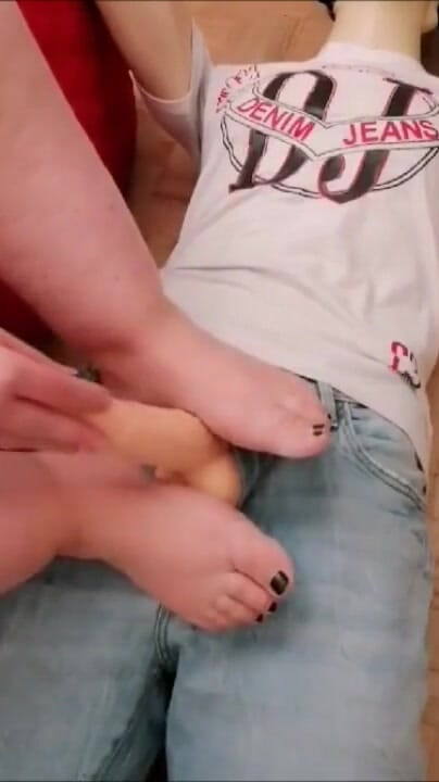 Mini com os pés lol