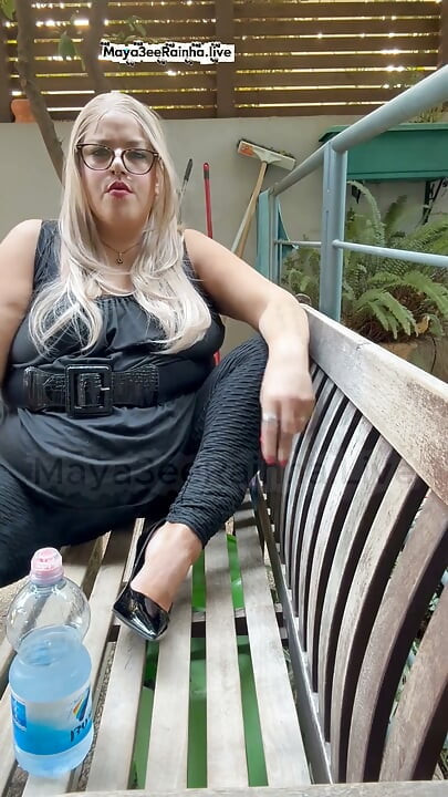 Good Morning Goddess Morning Smoke Break Sexy Leggings in Thick Thunder Thighs & Michael Kors Patent Pumps