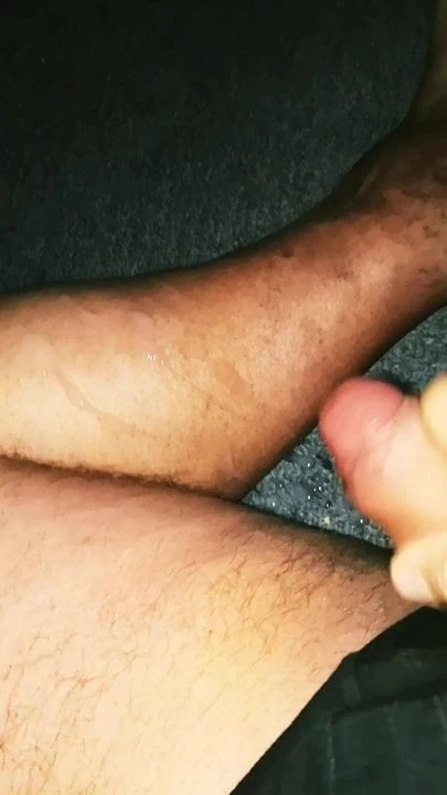 Einfach mal auf mein Bein abgespritzt