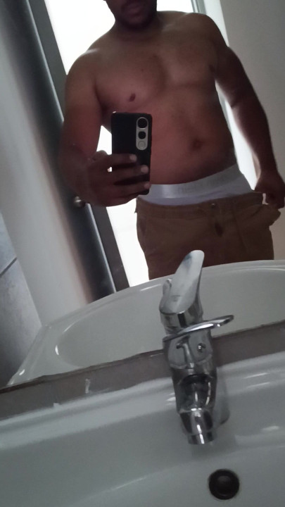 Cubanano takes it off in the bathroom.