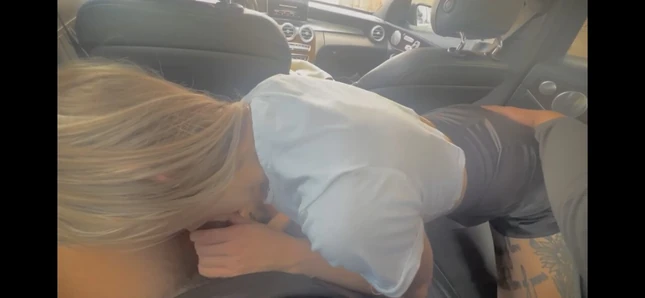 HOT Petite Blonde Gives Amateur BBC Blowjob In Mercedes Benz!