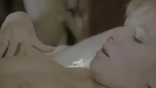 Juliet nyepong kontol besar romeo sebelum dientot habis-habisan sampai muncrat.