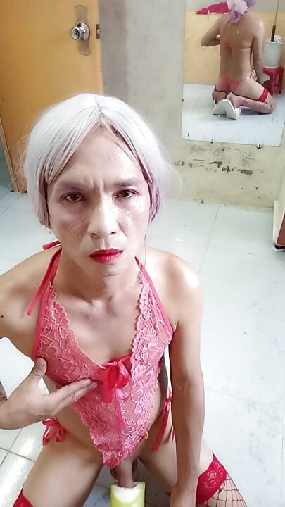 Transgender Oanh Le wears sexy porn clothes and makes a can of fuck extremely pleasure