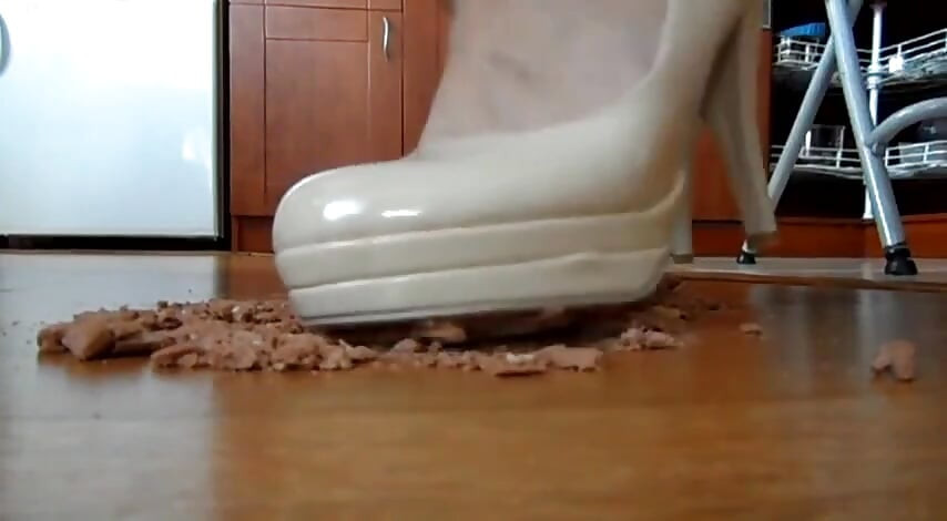Crushing and trampling food