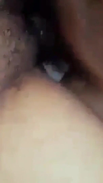 لحظة مثيرة من "اليوم عيد ميلاد صديقتي وأنا أهديها لها بشكل خاص"