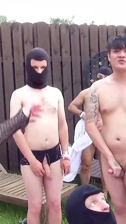 哺乳期怀孕的朋克laura在中出群交性爱 | 短片 3