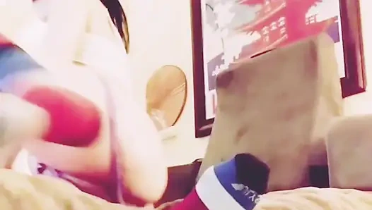 Gooner versaute milf spielt für dich aus nächster nähe