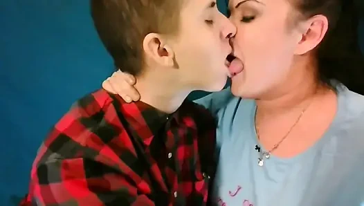 20 solid minutes of lesbian kissing