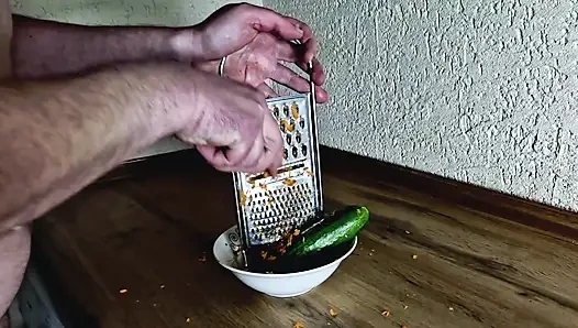 Я хочу, чтобы ты сделал салат из моркови, которой я трахнула твою задницу.