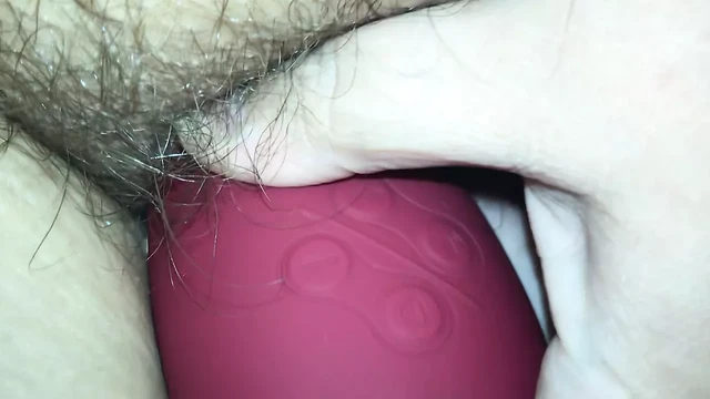 Womanizer Dildo – First Time Masturbating with It