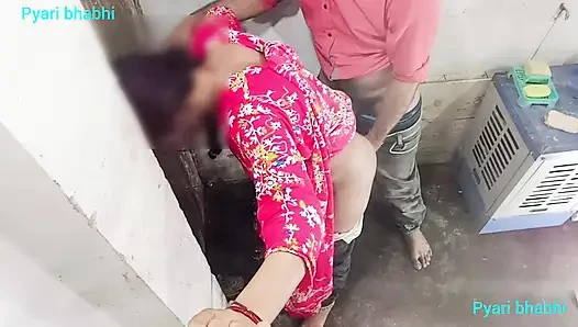 Zwei Freundinnen kamen abends zu ihrem Freund, um ihren Freund zu treffen, und hatten dann lauten Sex. Hindi-Audio, desi sexy Video.
