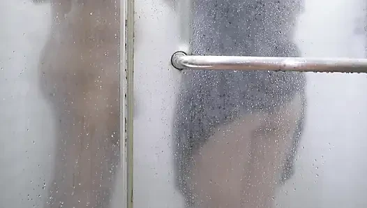 BOKEP INDO TERBARU CEWEK INDONESIA NGENTOT DI SHOWER PAKAI GAUN SATIN FAVORITNYA PANTATNYA SUPER SEXY DAN MONTOK