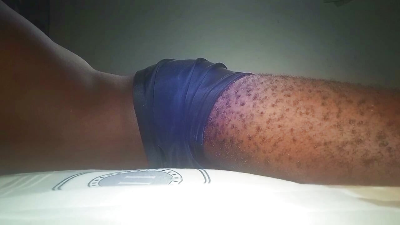 EXTREMA HUMPIN DURO PULSANTE ENORME POLLA NEGRA DISPARA UNA CORRIDA MASIVA Y MOANIN FUERTE MIENTRAS SE MASTURBA Y SE CORRE
