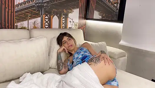 Malam Teror Dan Kesenangan: Allison Sweet Dan Pantat Besar Molly Smith Saling Melahap Di Antara Erangan