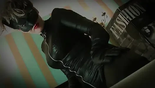 Catwoman yang lagi panas