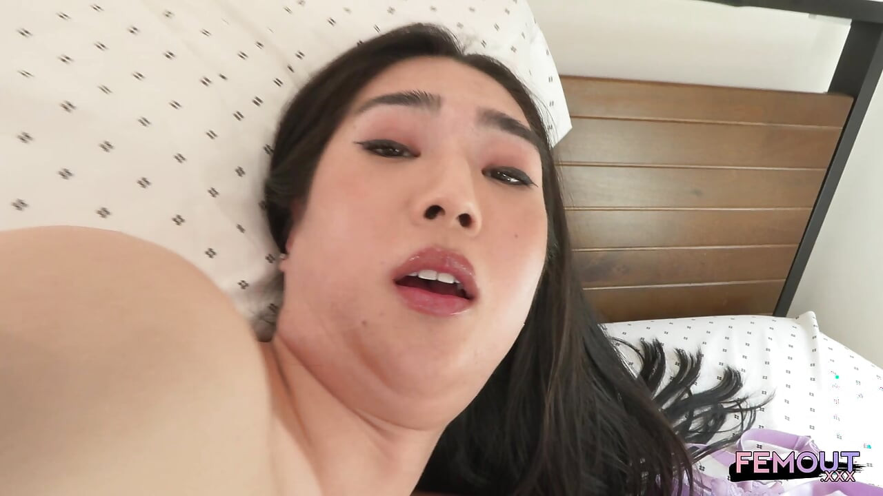 FEMOUT - Someone To Fantasize For The First Time Stroke