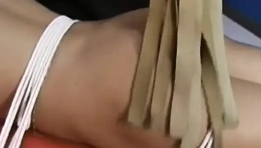 Сексуальную девушку щипают на сиськи, пока ее ноги и руки связаны