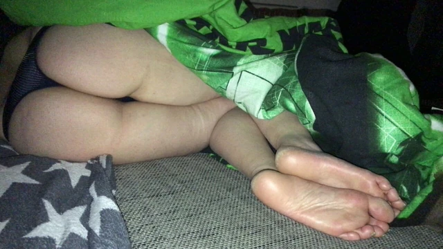 My Amateur Milf’s Dirty dry Feet and Sexy Ass