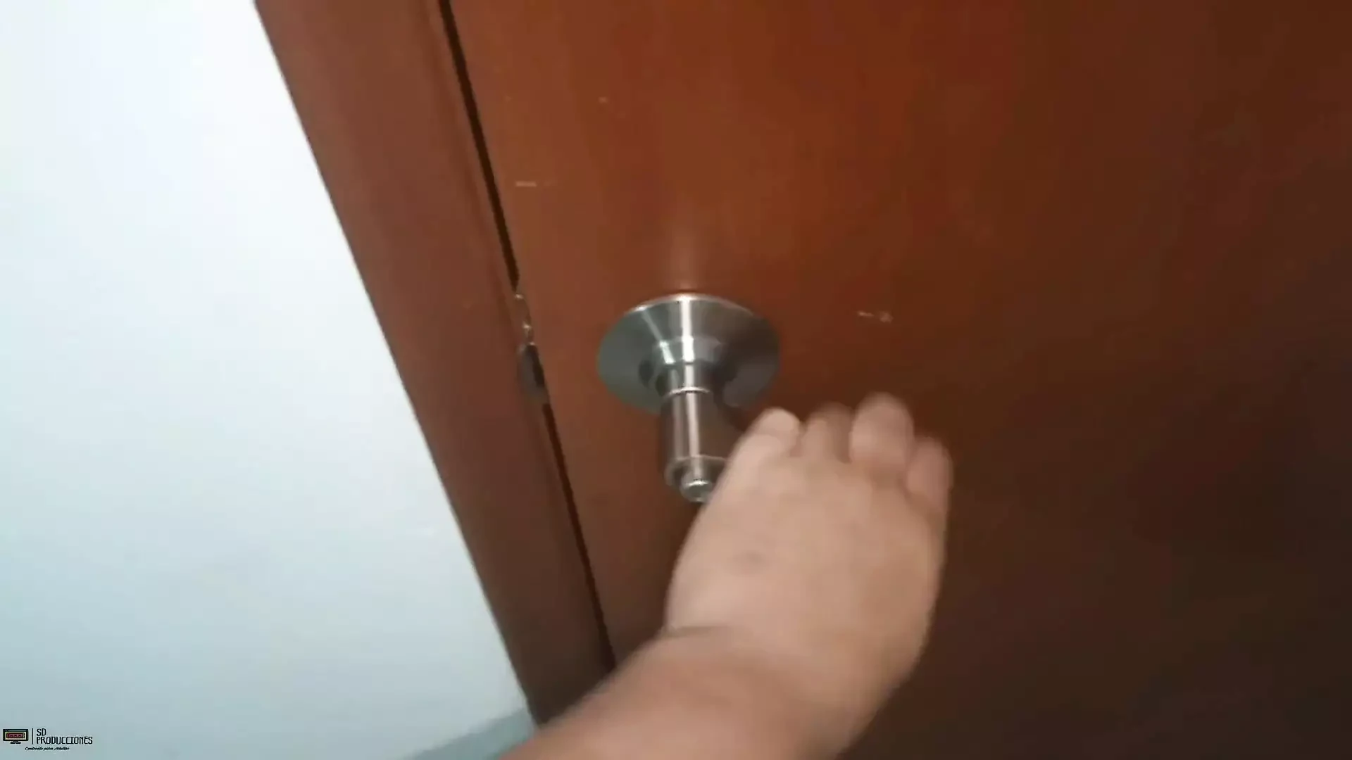 Hot Boyfriends Take Advantage of the House Alone to Fuck in the Bathroom - Porn in Spanish