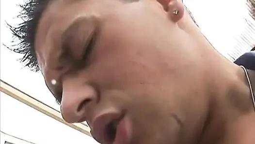 Полностью разодетая красотка-блондинка наслаждается скачкой на страпоне и жесткой плоти ее пасынки