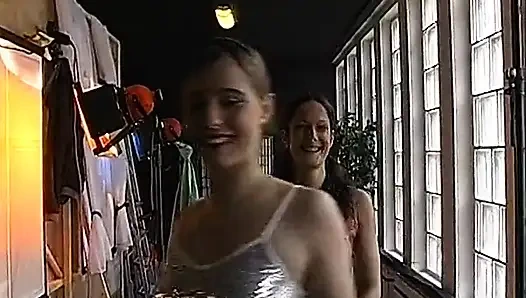 Telan dan tetap tenang pesta seks threesome