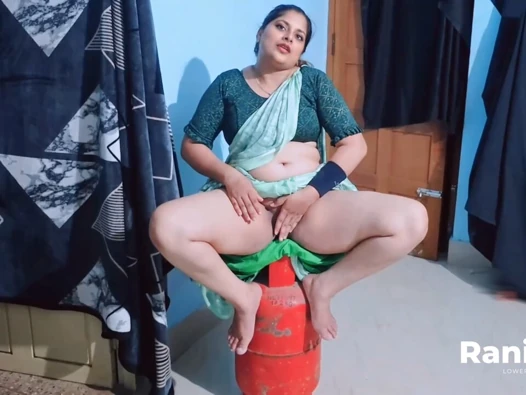 4K Gas Delivery Boy and Lonely Aunty Romance and Sex Secretly at Home