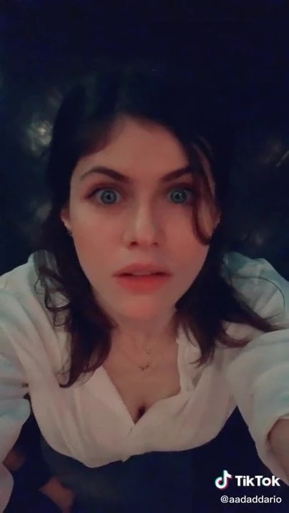 Alexandra Анна Daddario селфи