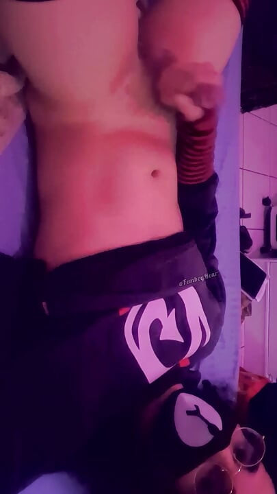 Kitty Femboy trading nudes, fingering and jerking off